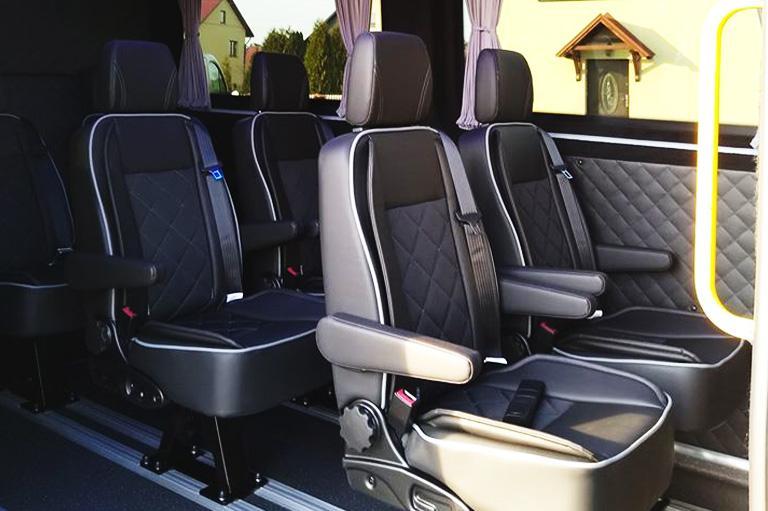 fotele w przedziale pasażerskim busa